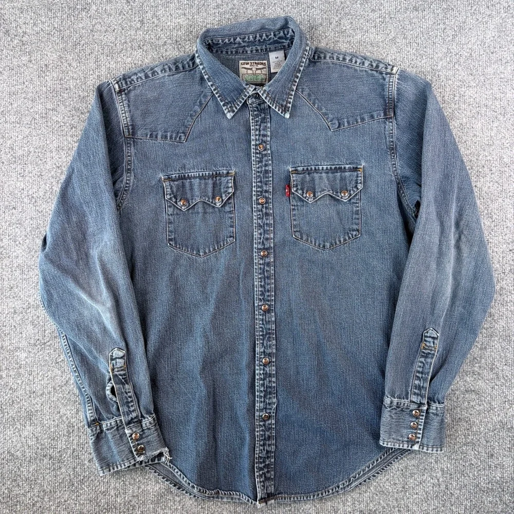 Levis Shirt Mens M Blue Denim Pearl Snap Sawtooth Pocket Western Long Sleeve
